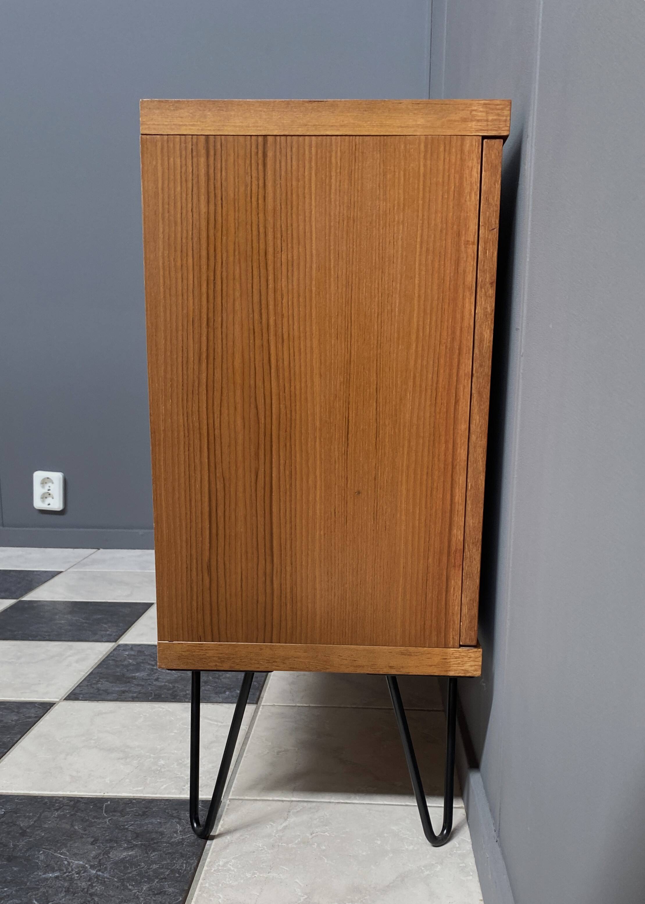 Buffet Palette sur pieds en épingle à cheveux années 1970