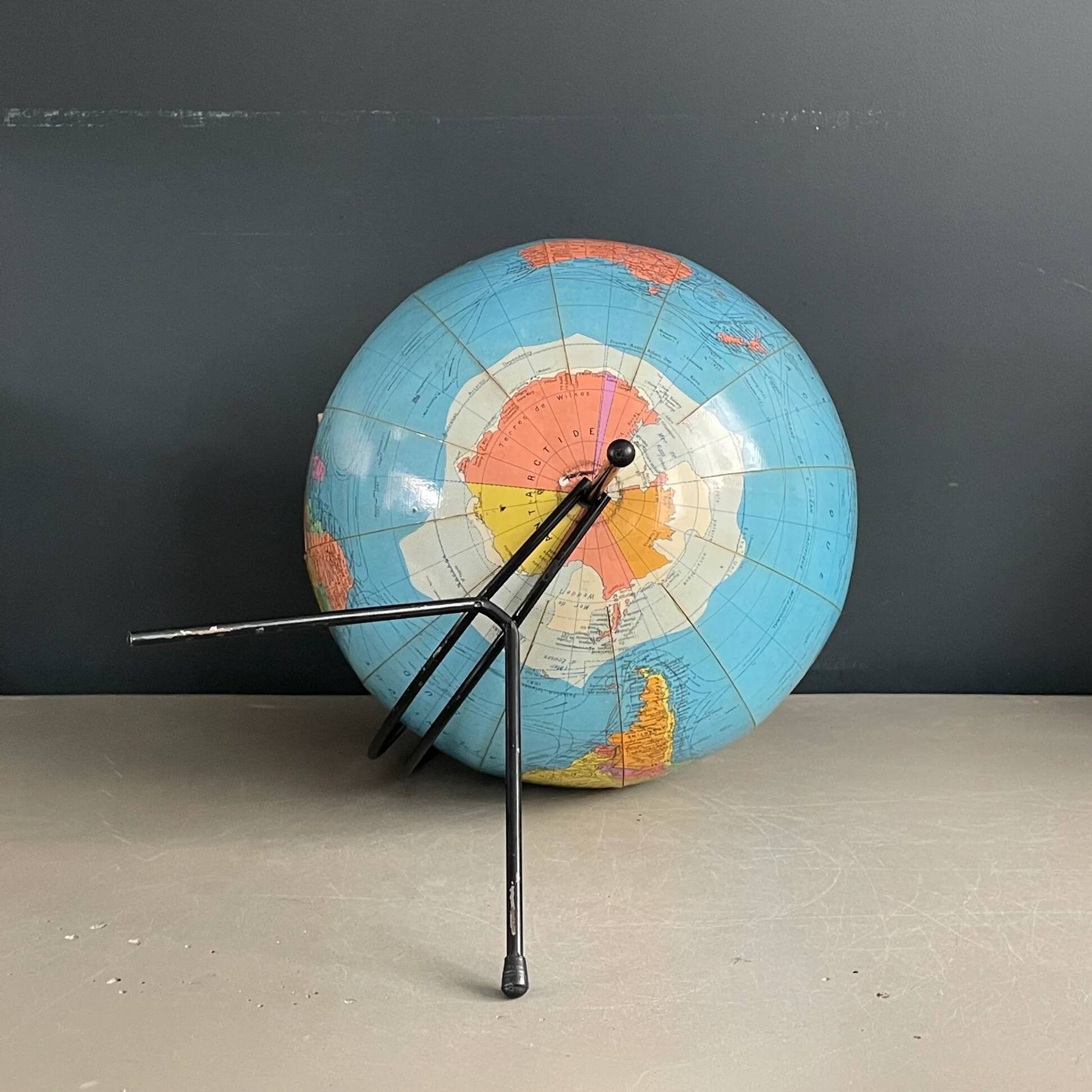 Vintage terrestrial globe Girard and Barrère - 1950s-60s - string base - Ref 1153