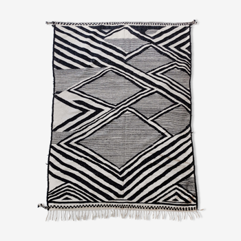 Tapis kilim berbère marocain écru à motifs graphiques noirs 291x198cm