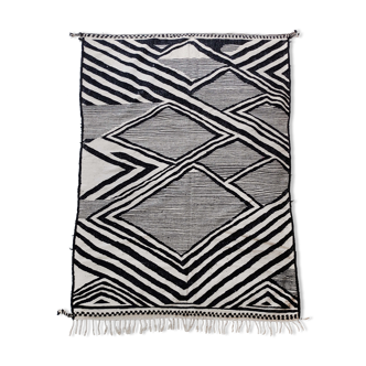 Tapis kilim berbère marocain écru à motifs graphiques noirs 291x198cm