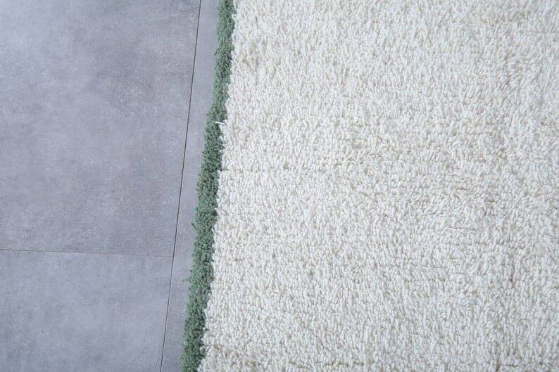 Handmade natural wool rug in green and white, 150x250 cm.