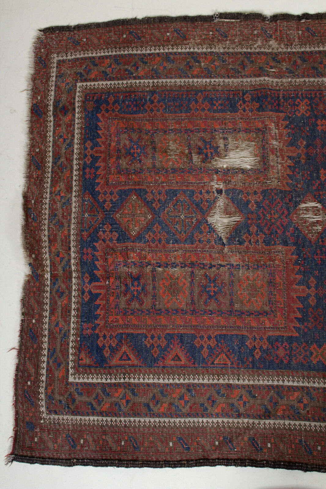 Persian carpet of the late 19th century 107x187cm