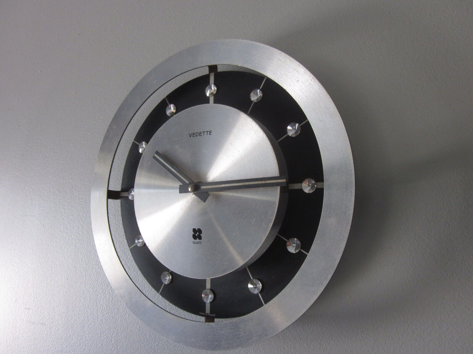 Wall clock 70