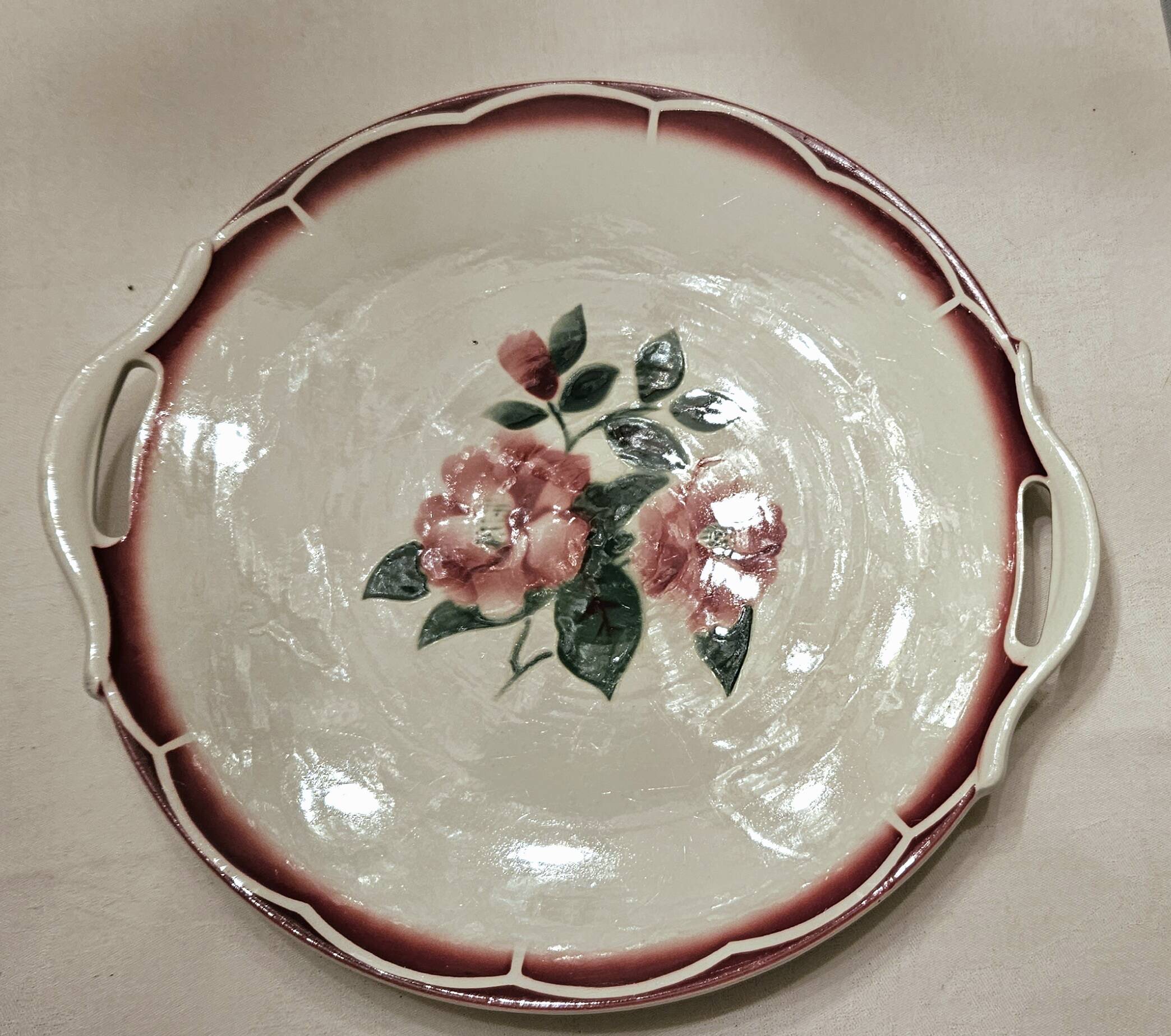 Plat à tarte en faïence vintage à decor de fleurs rouges