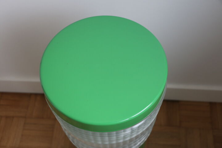 Green outdoor lamp, box 1970