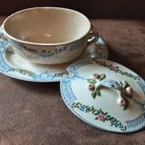 Old Tournay sauce boat. Creil and Montereau