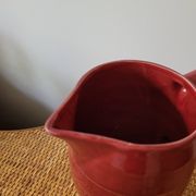 Pichet en porcelaine vernissée