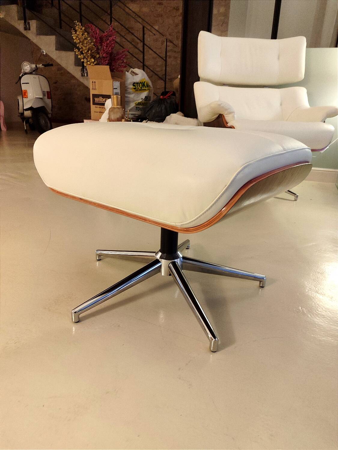 Lounge chair and ottoman