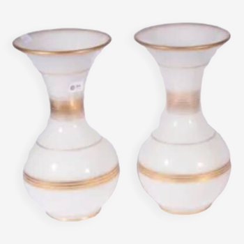 Paire de vases balustres en opaline à filets dorés - XIXème siècle