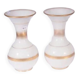 Paire de vases balustres en opaline à filets dorés - XIXème siècle