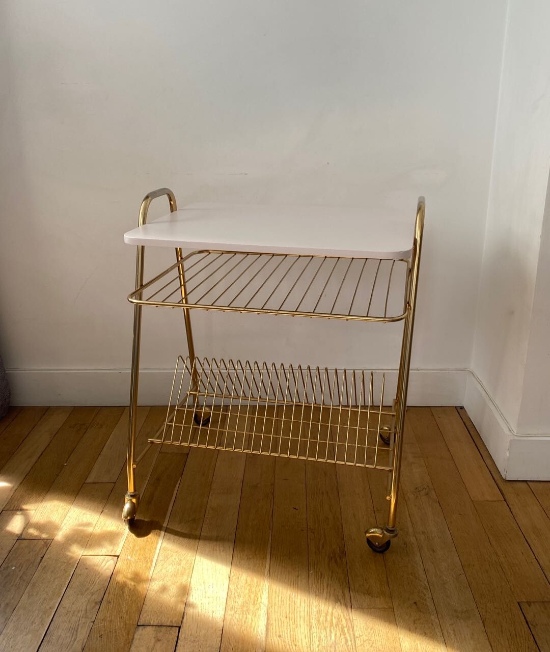 Storage-vinyl extra table