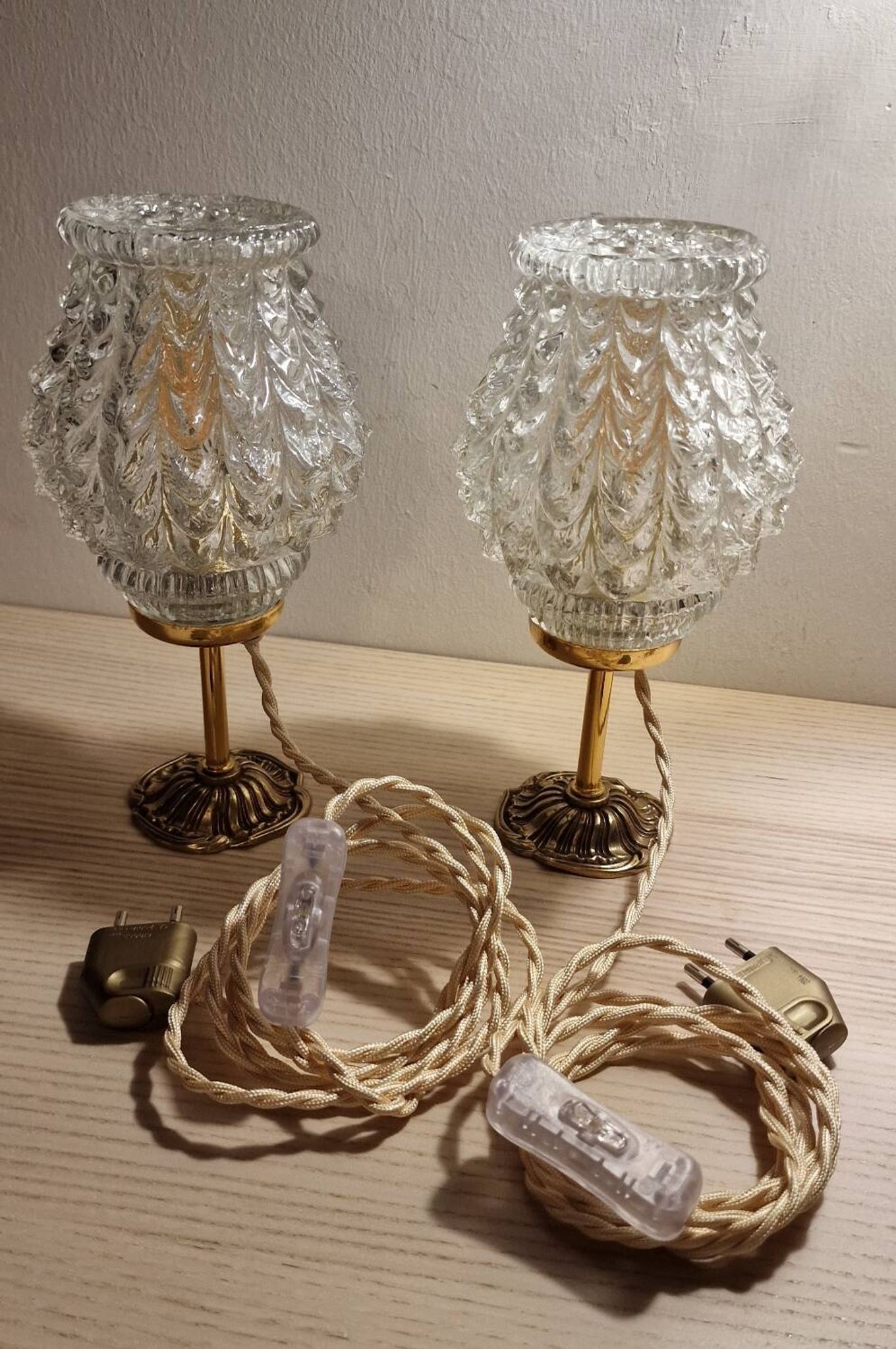 Duo lampes verre ciselé pied bronze ancien