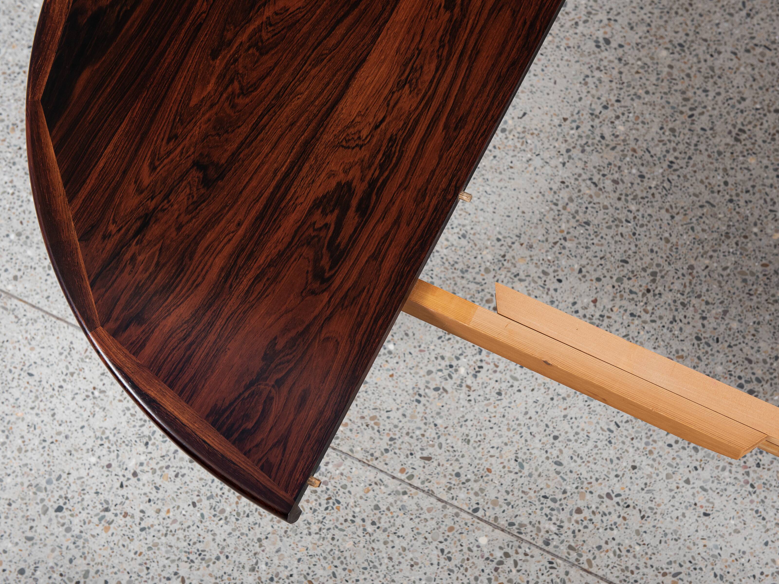 Midcentury Danish extendable round dining table in rosewood by VV Møbler 1960s