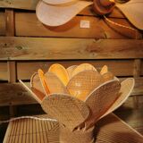 Flower table lamp made of rattan and raffia petals