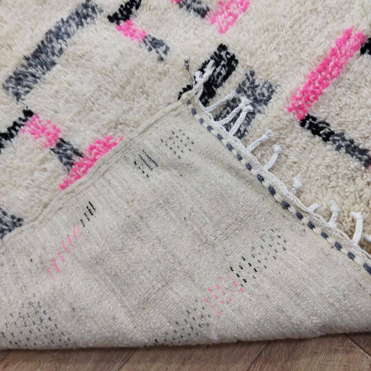 Azilal Berber rug in handmade wool 326 X 250 CM