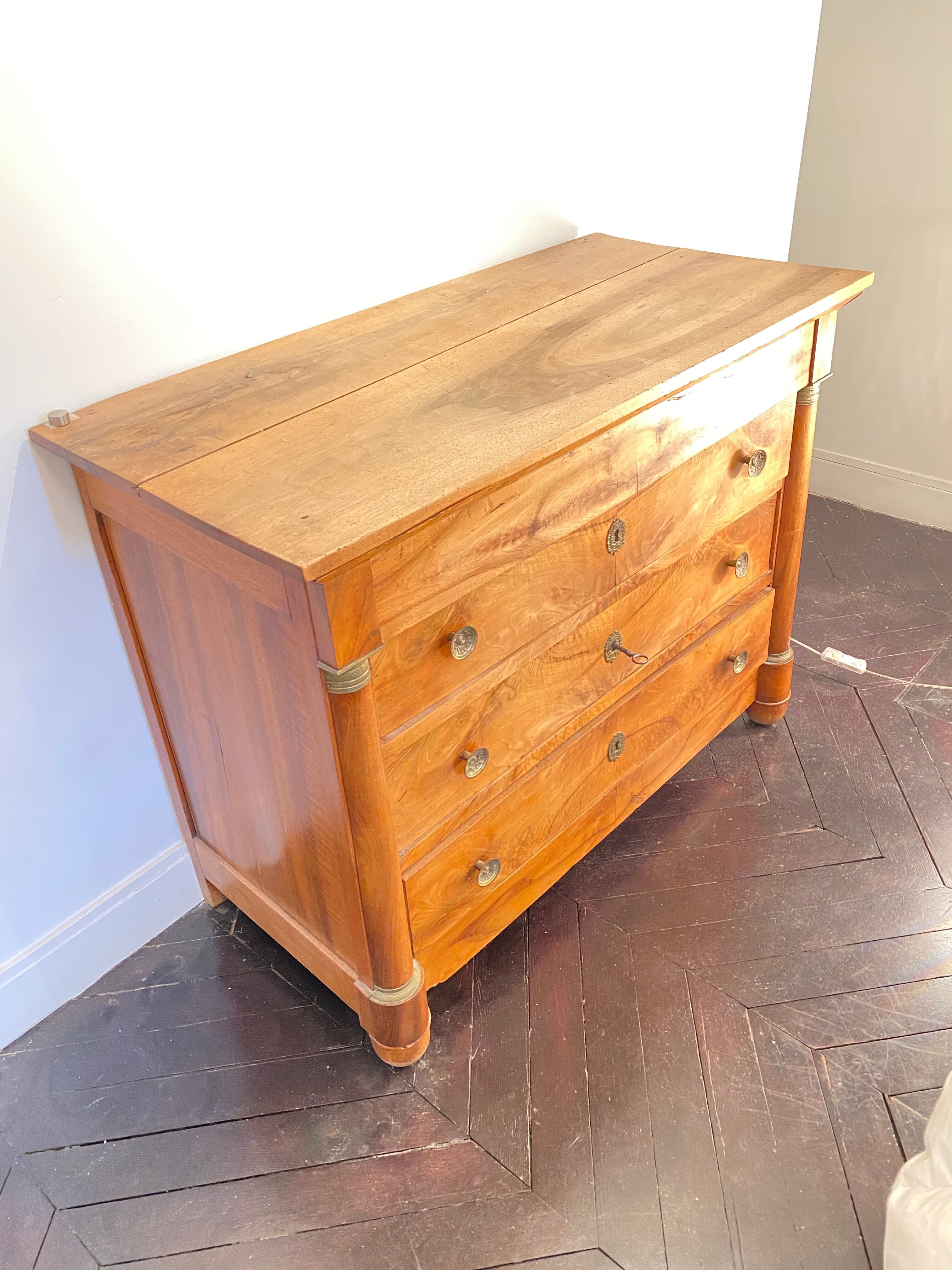 Ancient chest of drawers