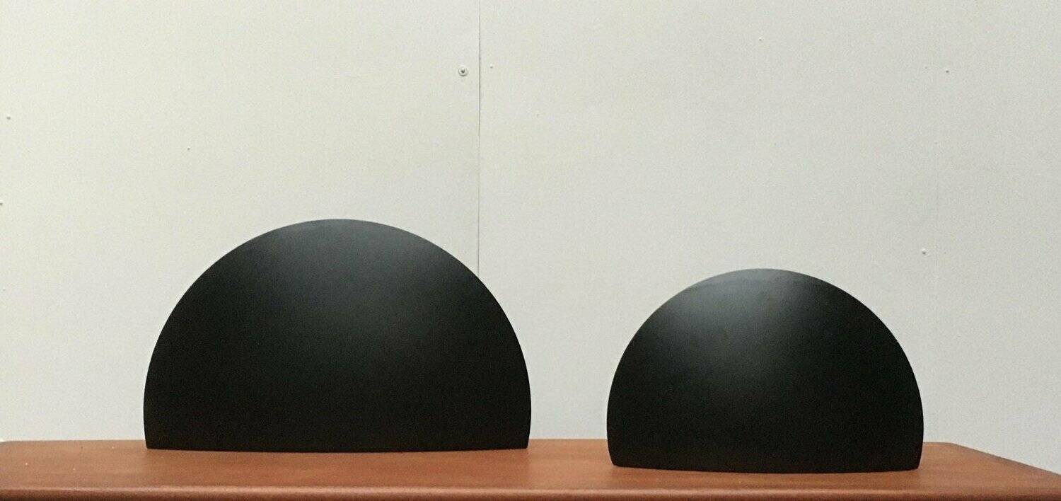 Postmodern Italian wall lamps model Piatto D9 by Sandro Colbertaldo and Paolo Rizzatto for Luceplan, set of 2.