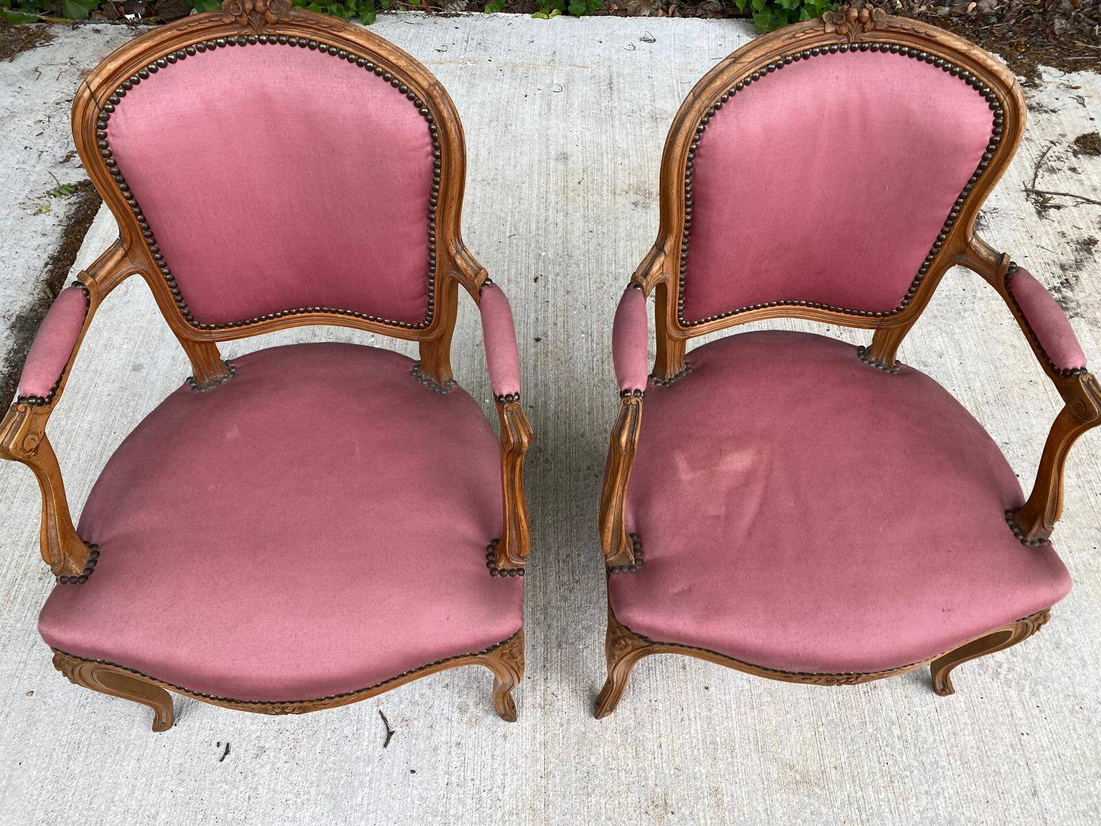 2 armchairs, Louis XV style in pinkish red silk