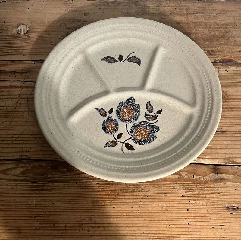 Vintage fondue plates