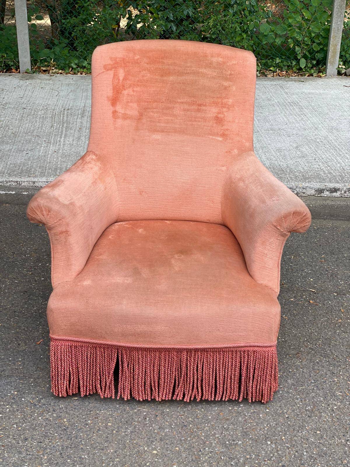 Fauteuil crapaud en velours rose saumon 1950