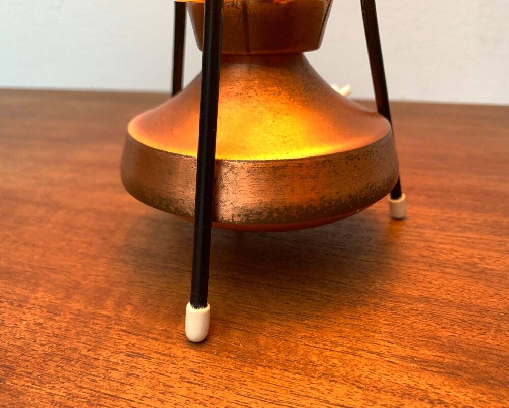 Small tripod table lamp in copper, 1950s.