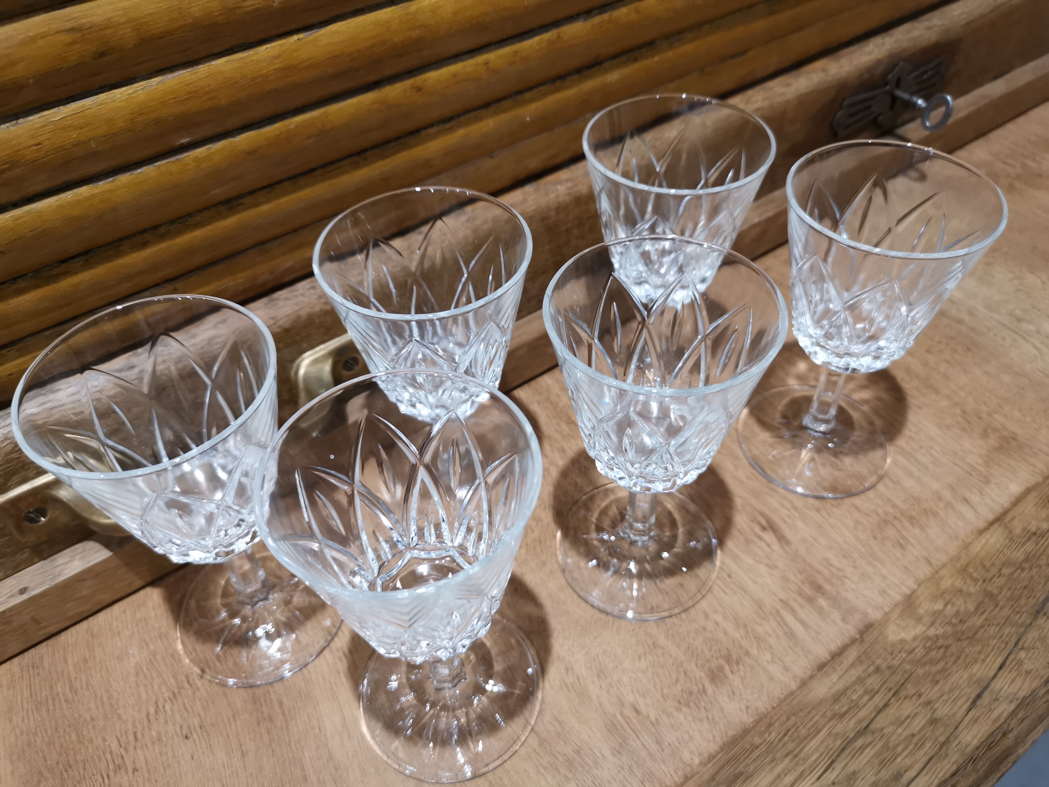 Set de 6 verres à pied en cristal ciselé vintage Shell