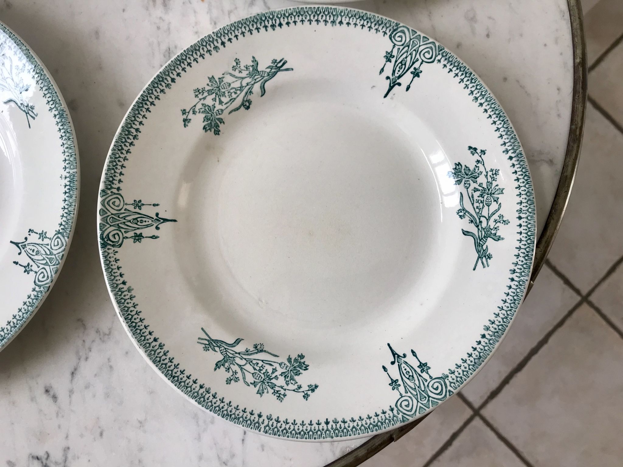 Lot de 4 assiettes plates Terre de Fer Saint-Amand XIXème