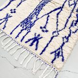 Moroccan Berber Azilal ecru rug with majorelle blue patterns 1.36x0.97m