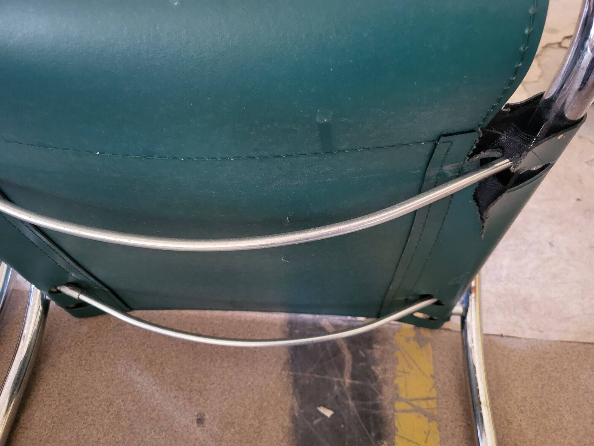 4 vintage Italian armchairs in green leather and chrome metal.