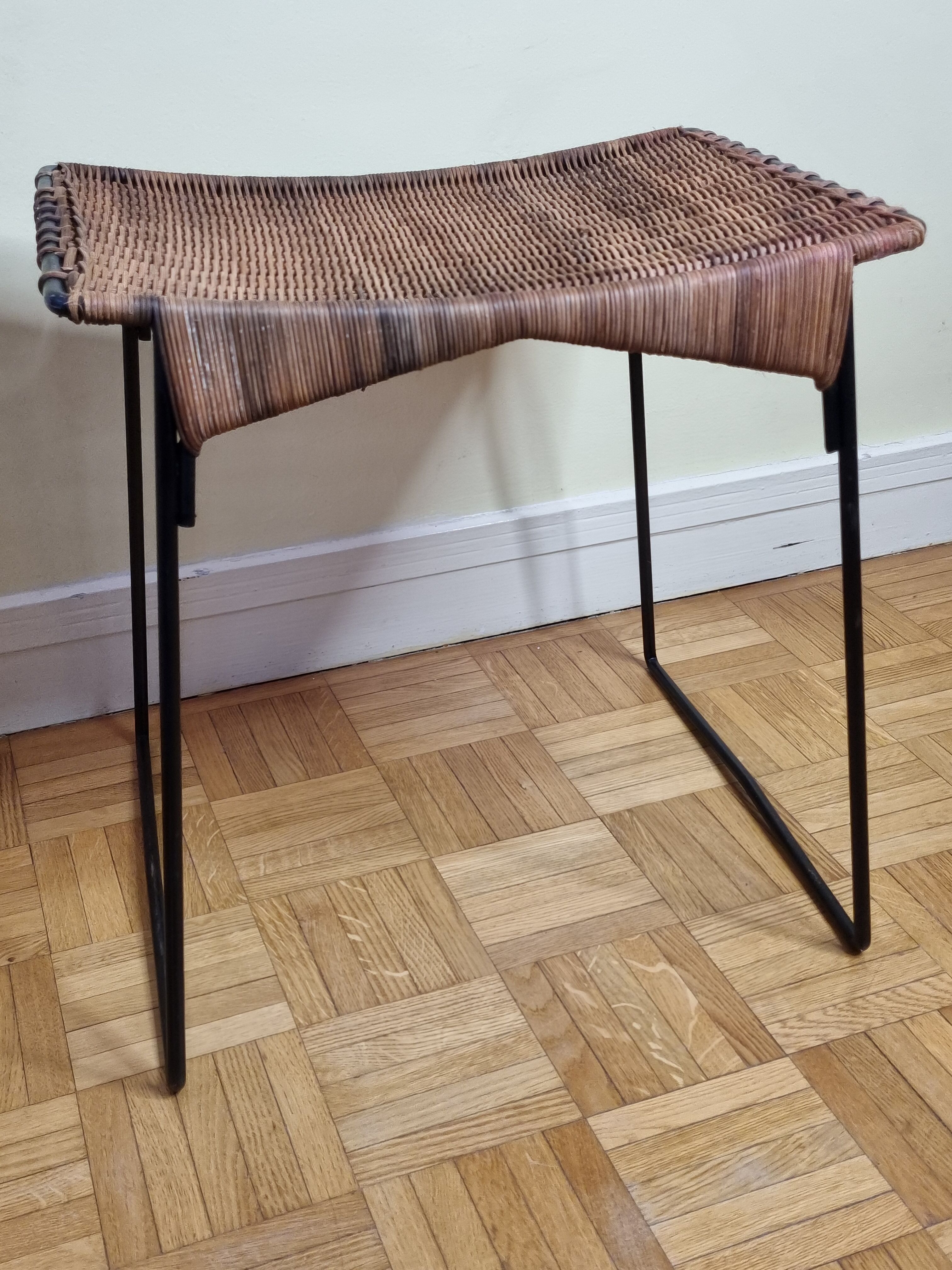Raoul Guys stool for Airborne in wicker and lacquered steel 50s