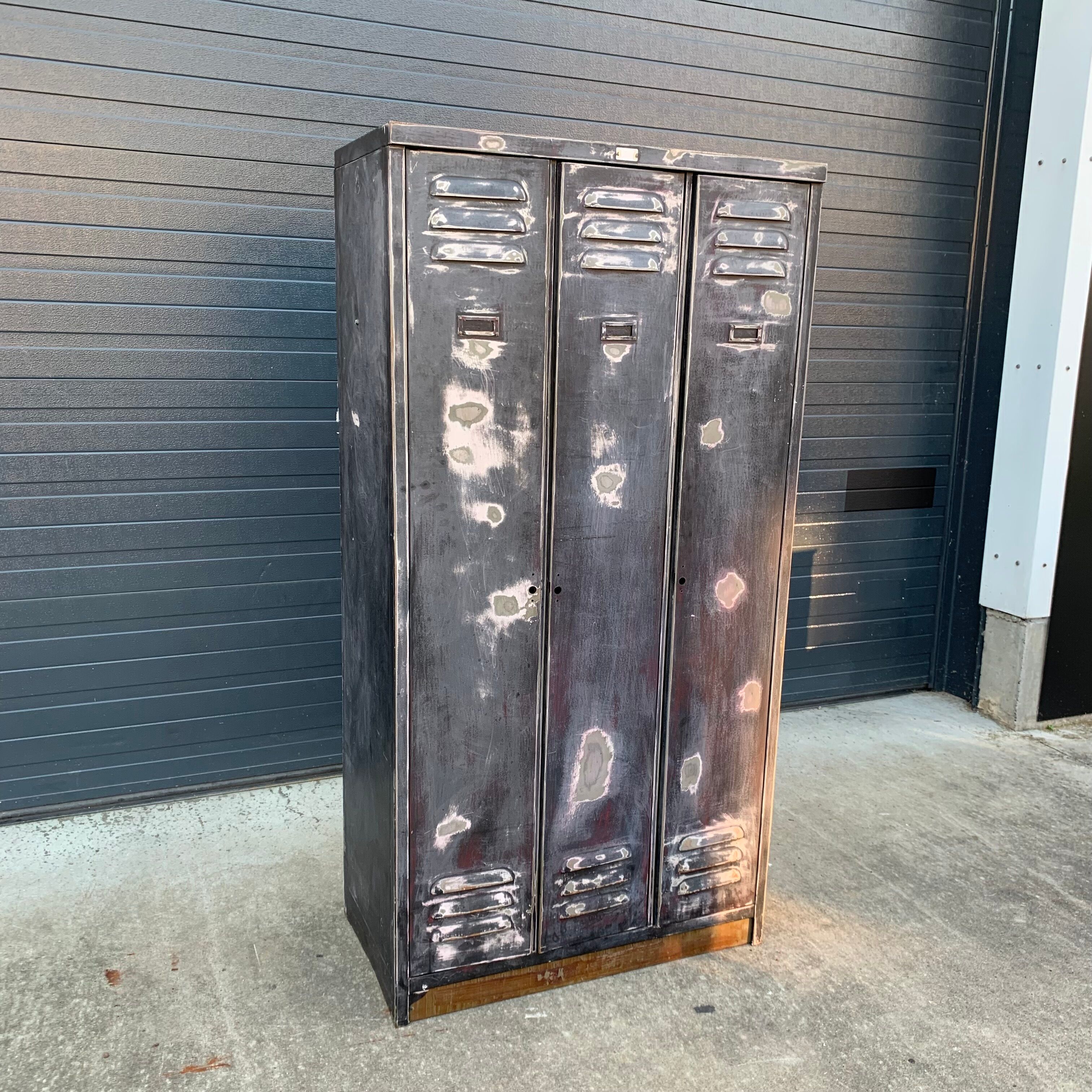 Industrial locker cabinet