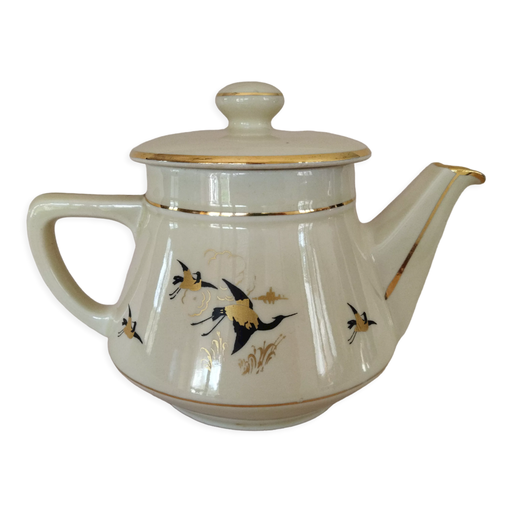 Salam pourer with Japanese motifs