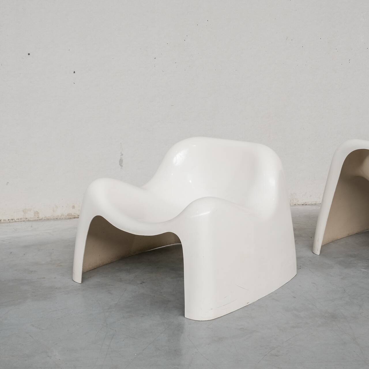 Paire de fauteuils « Toga » en fibre de verre « Space Age » par Sergio Mazza pour Artemide
