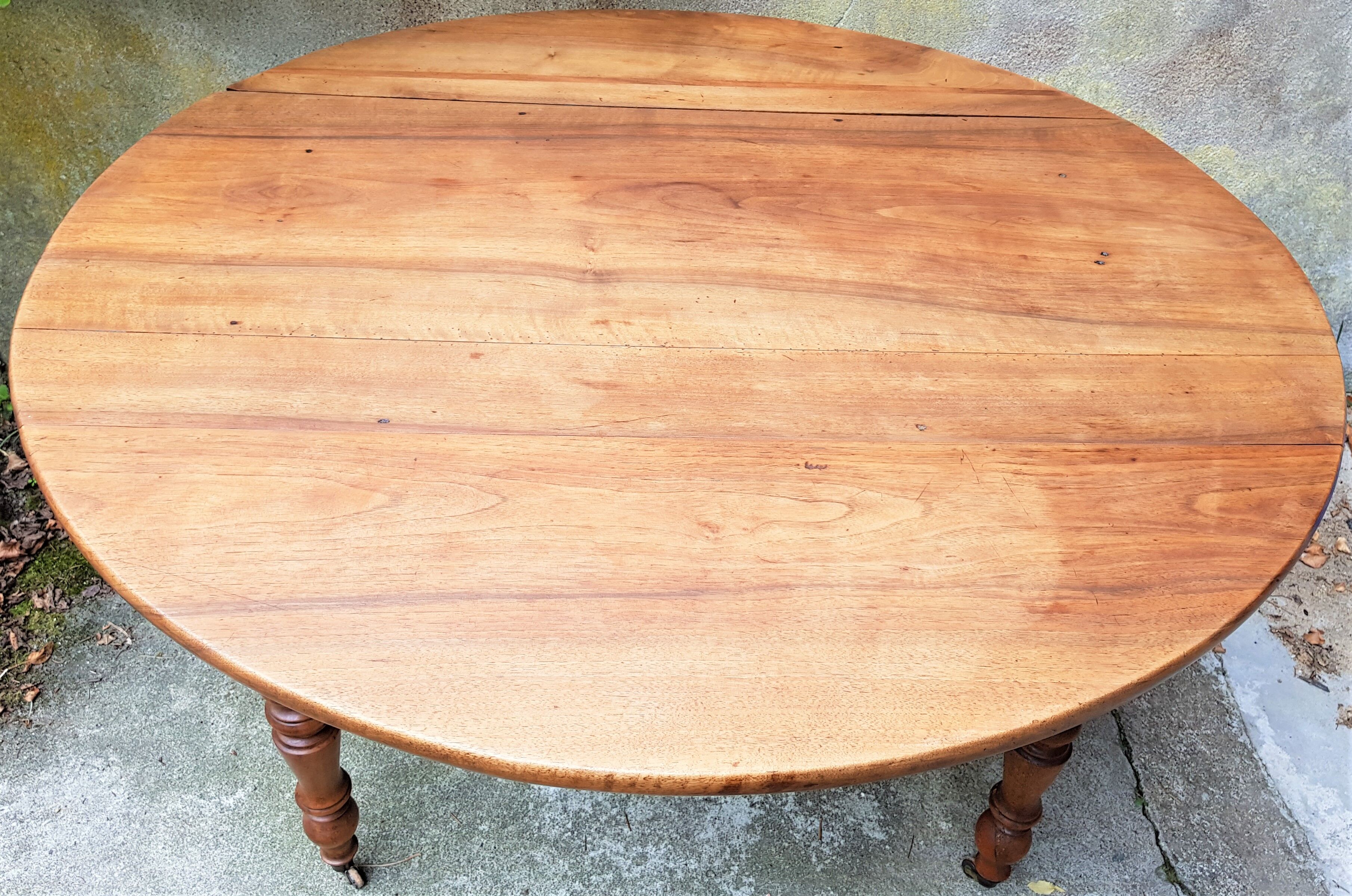 Louis Philippe roundtable