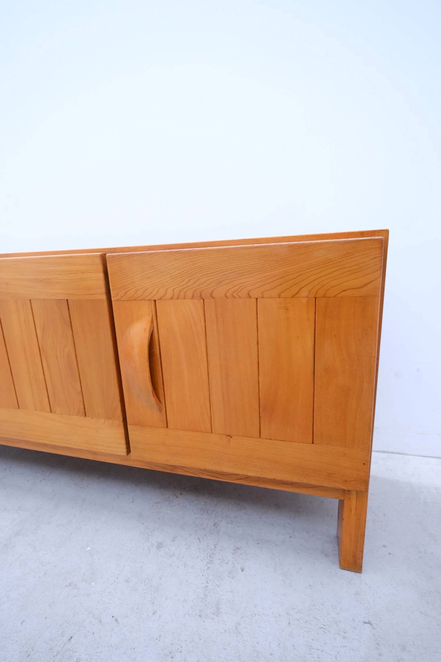 Enfilade Maison Regain en orme massif, France 1970