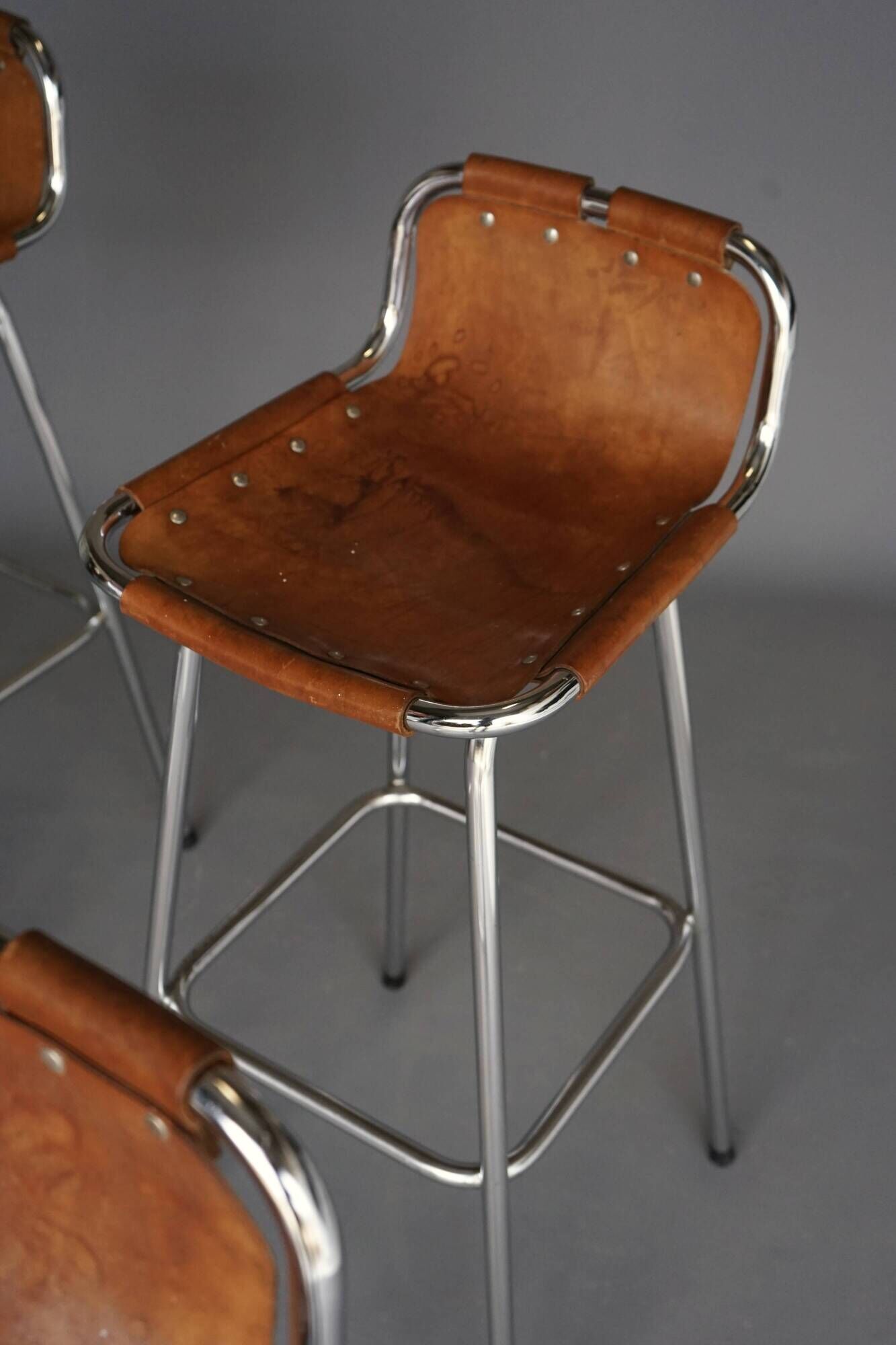 Tabourets de bar « Les Arcs » Dal Vera, sélectionnés par Charlotte Perriand. Lot de 4.