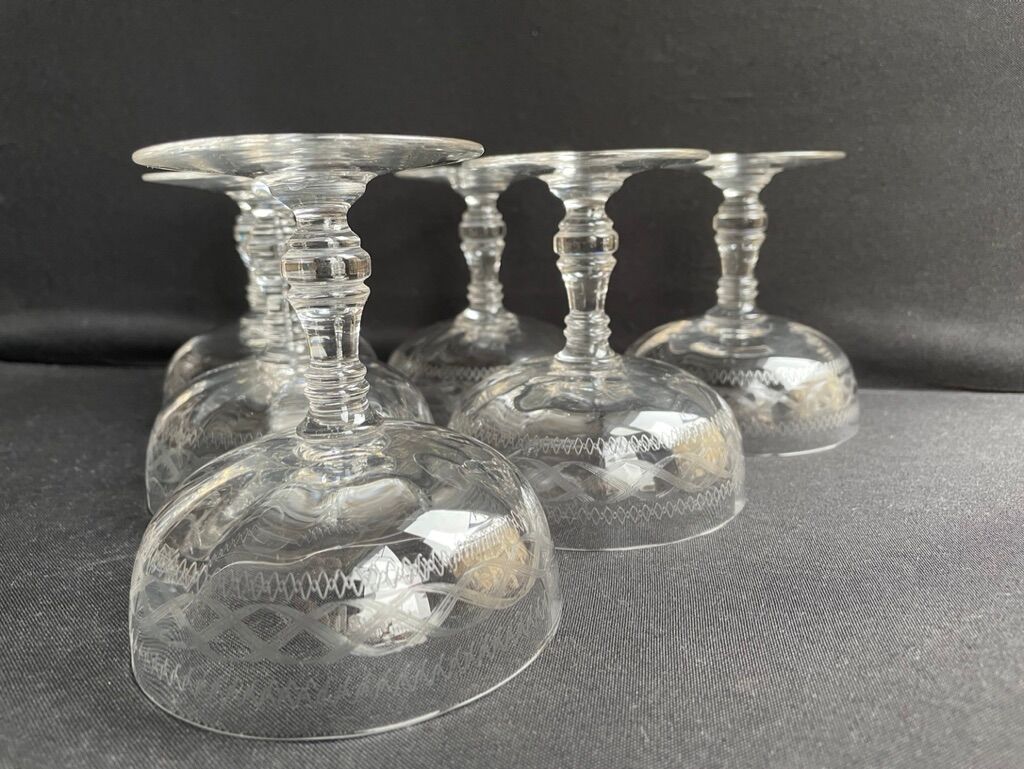 8 Guilloche crystal champagne glasses - Art Nouveau