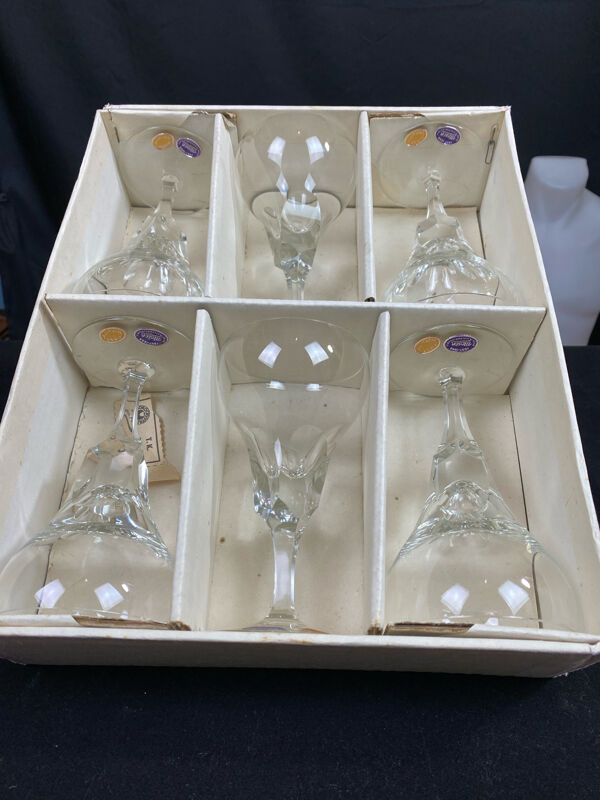 lot de 6 verres à vin anciens en cristal taillé type tulipe de la pres