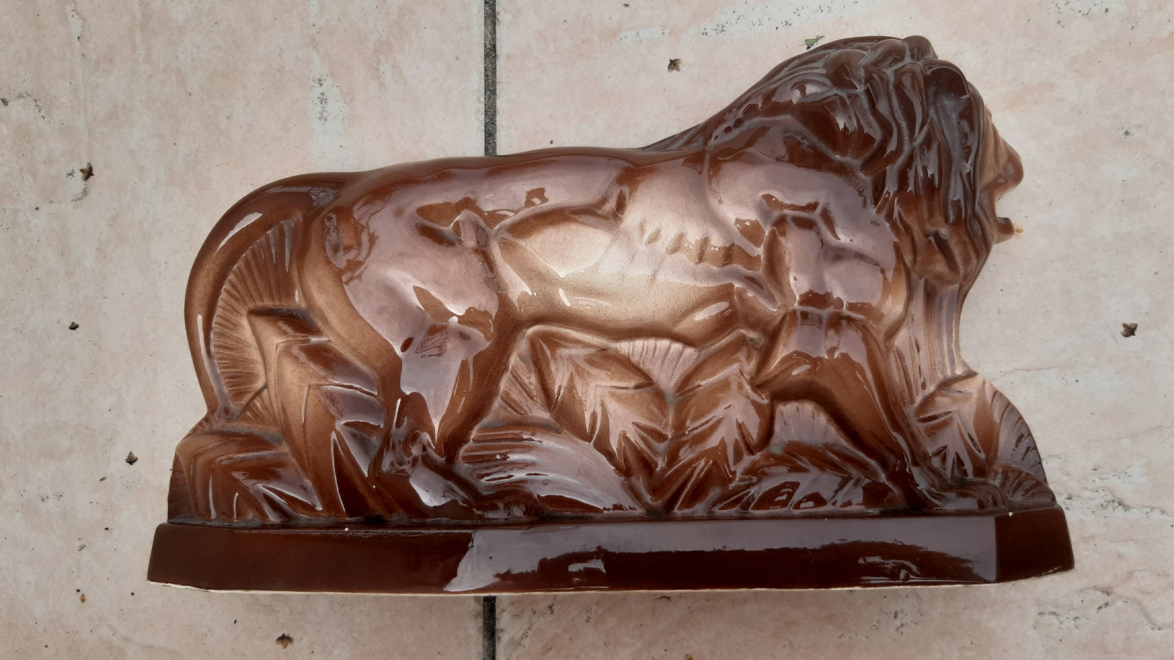 Lion stylized art deco earthenware of Saint Clement