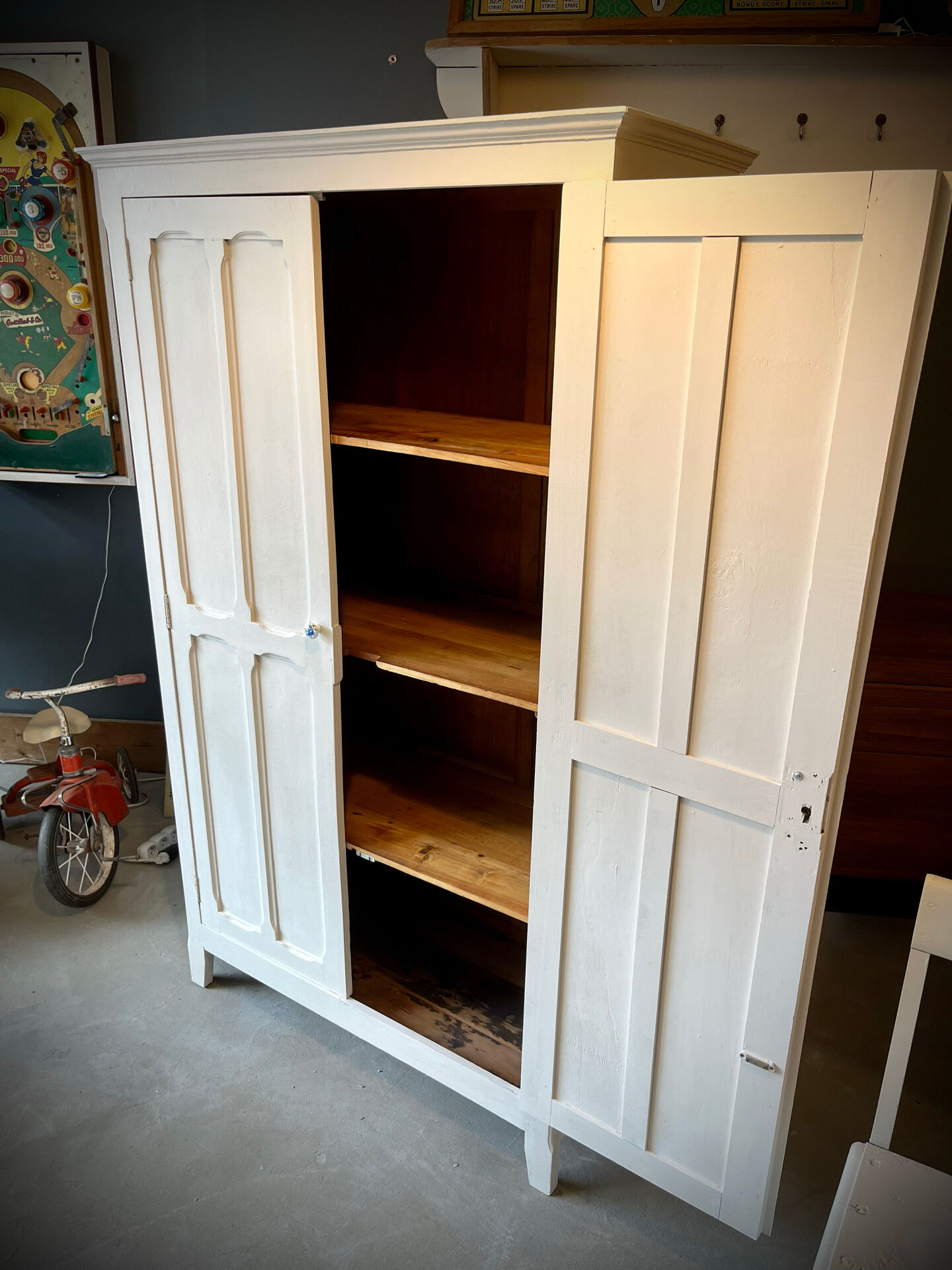 Ancien armoire Parisienne