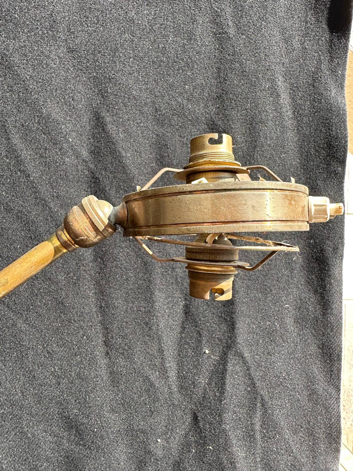 Lampadaire à balancier en laiton, 1950