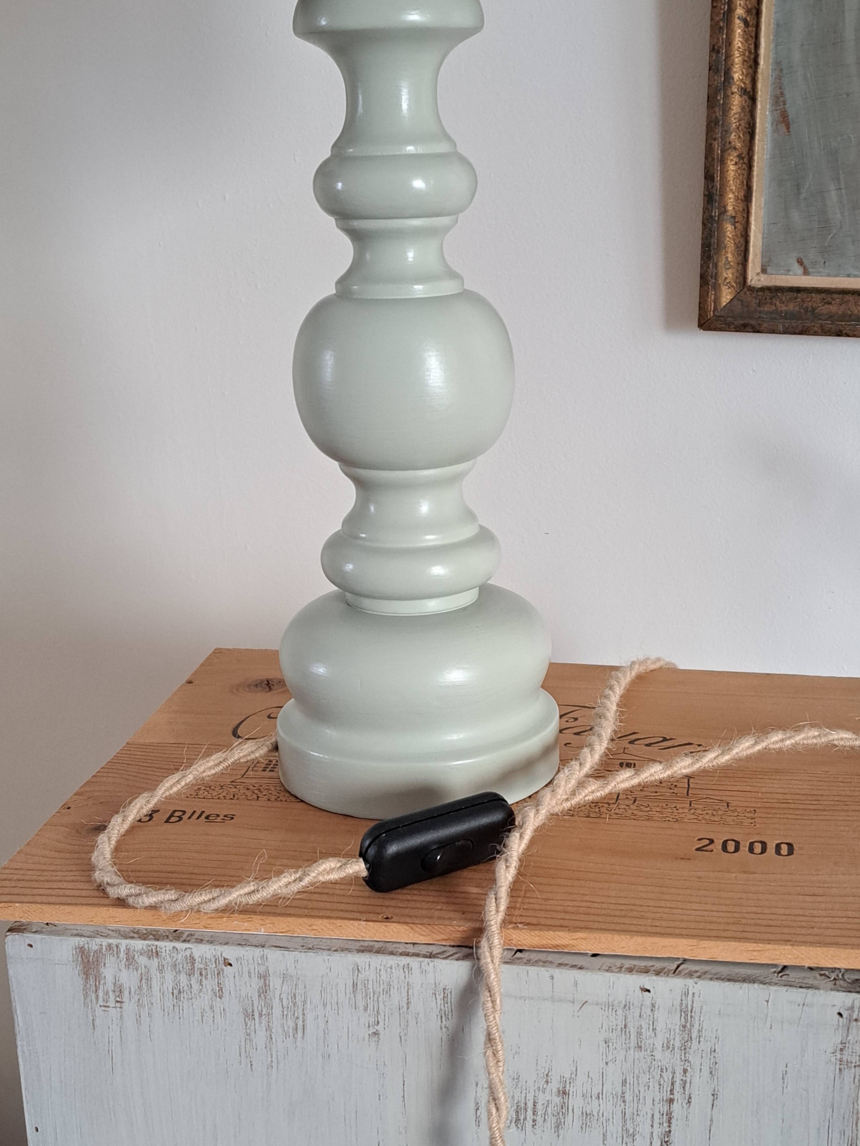 Vintage wooden table lamp from the 1980s revisited