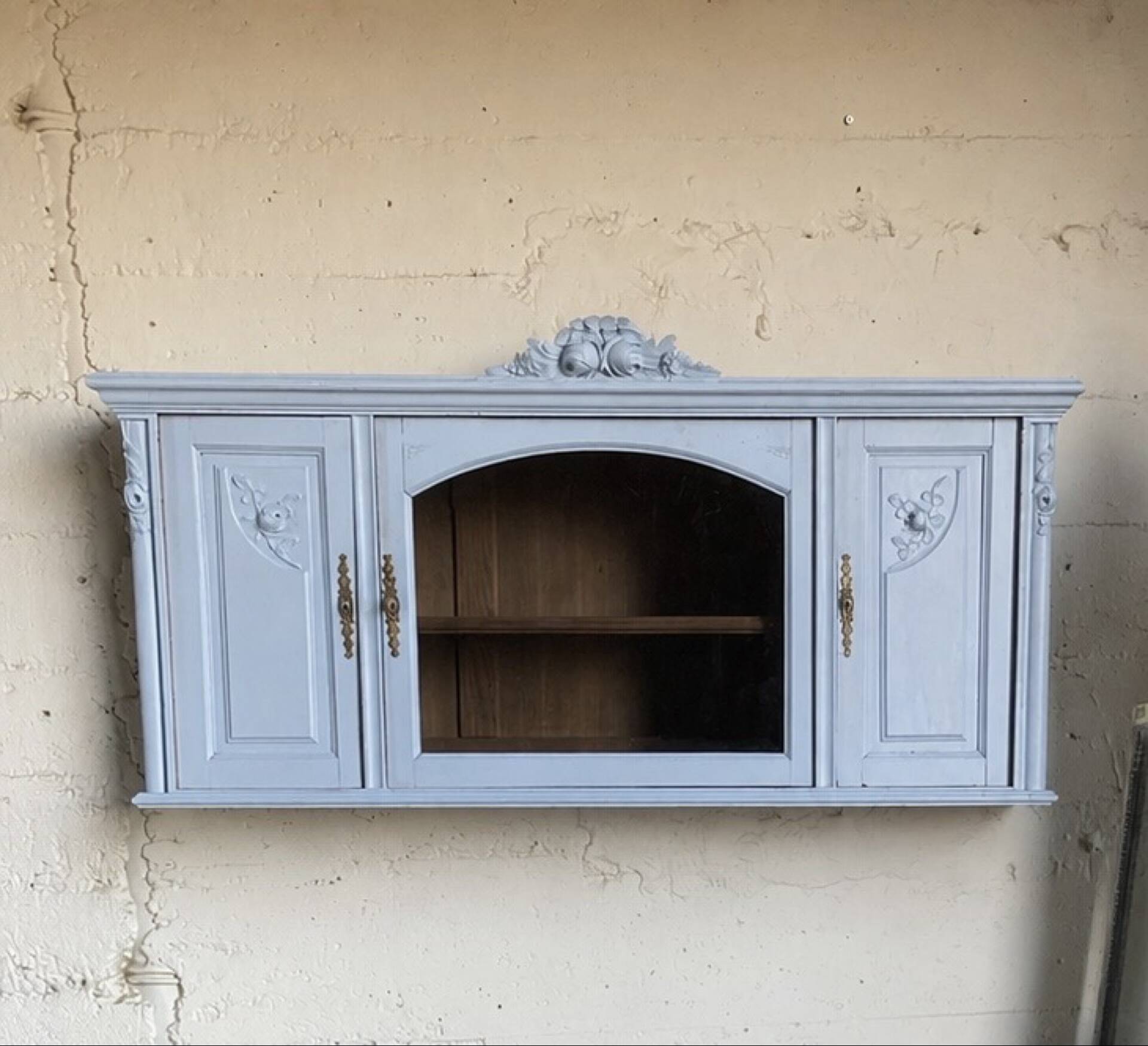 Hanging cupboard from the 1930s-1940s
