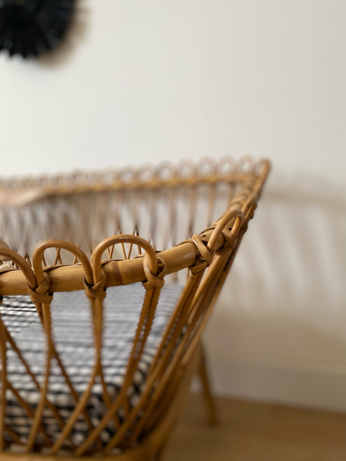 Wicker crib