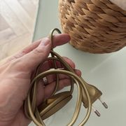 Lampe de table vintage en rotin tissé avec abat-jour en lin