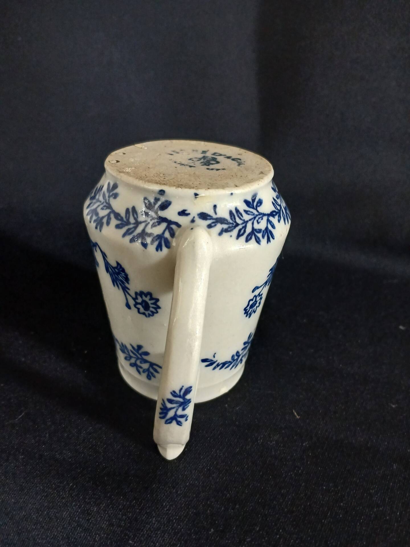 Small jug/milk pot in steel clay