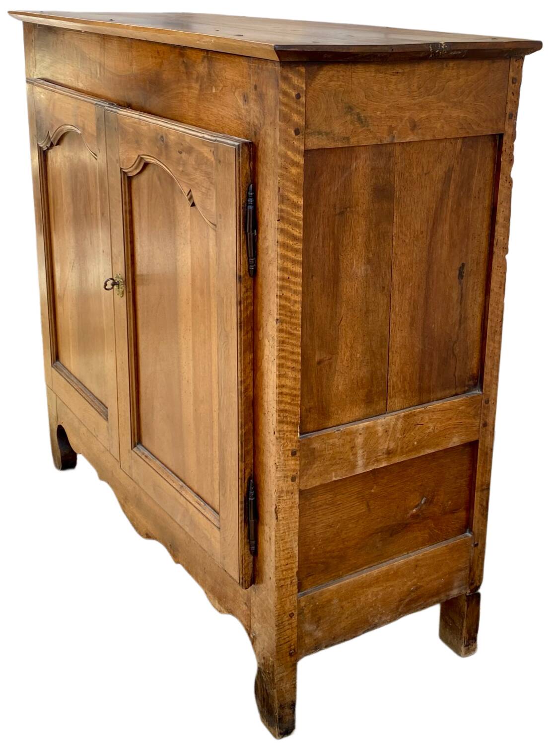 Commode buffet en noyer mouluré XVIIIe