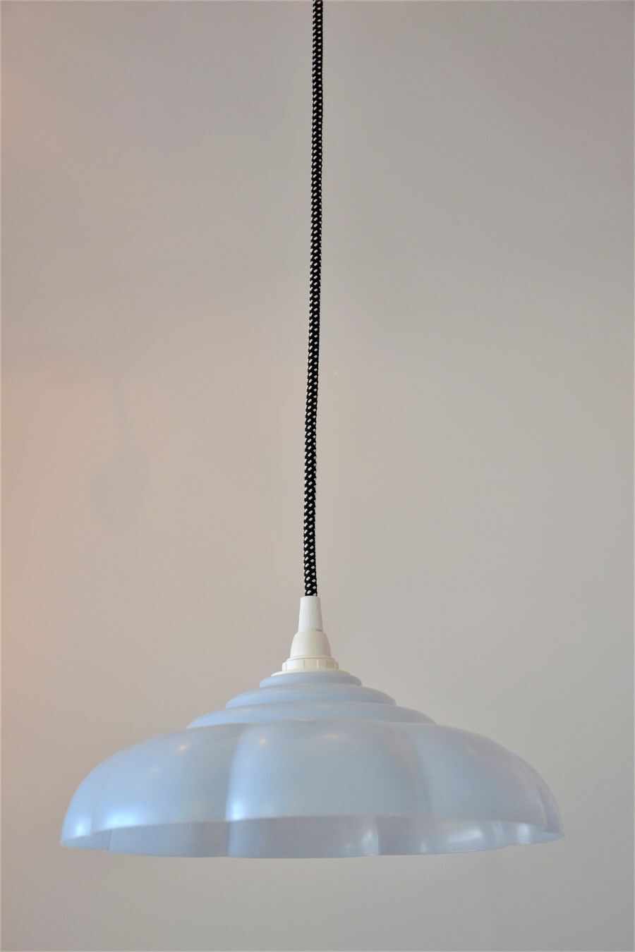 Blue suspension shaped flower and socket E14