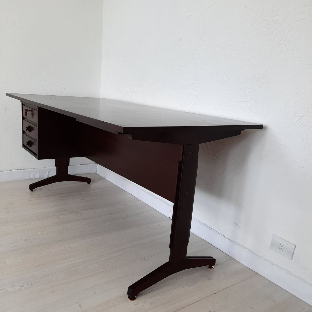 Center desk - vintage - AV contemporary furnishings