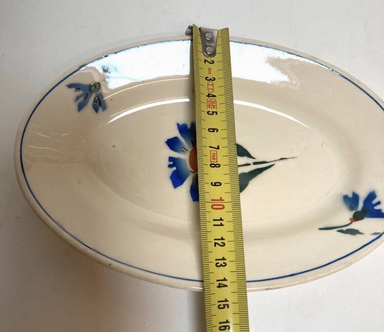 Many oval service dishes Moulin des Loups Hamage